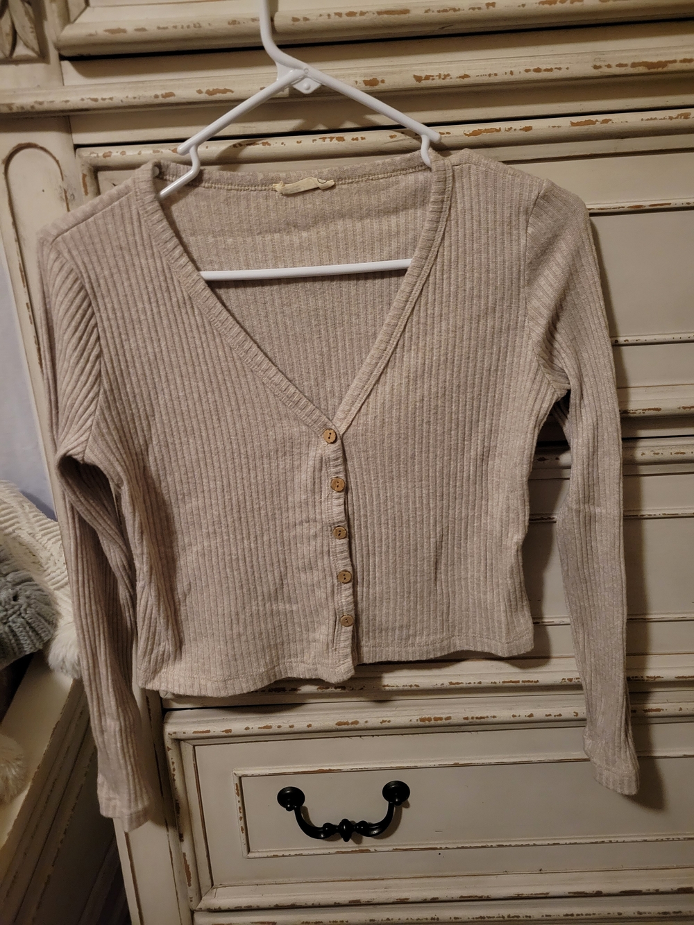 Ribbed V-Neck Button-Front Cardigan Sweater in Light Beige